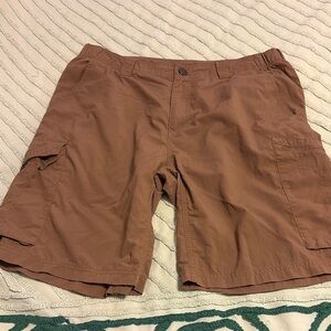 Columbia Omni-Shade Men’s Brown Cargo Shorts. 34 waist